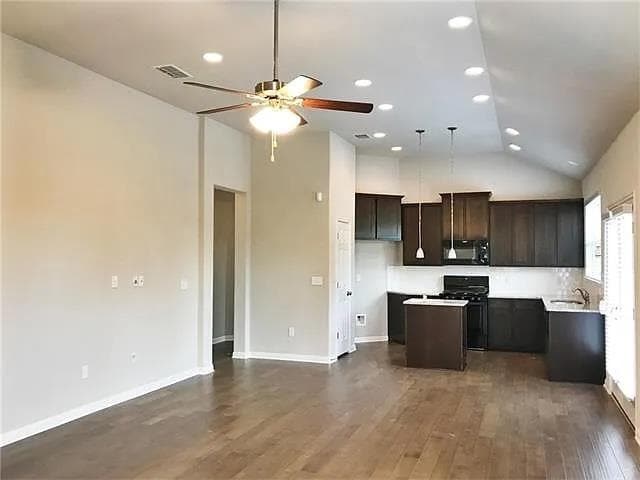 Building Photo - 810 Cottage Bank Trl