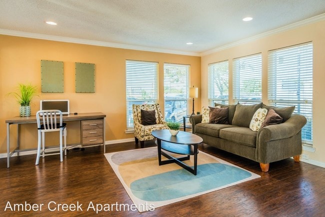 Building Photo - 2 br, 2 bath Apartment - 4386 Lawrence Dr