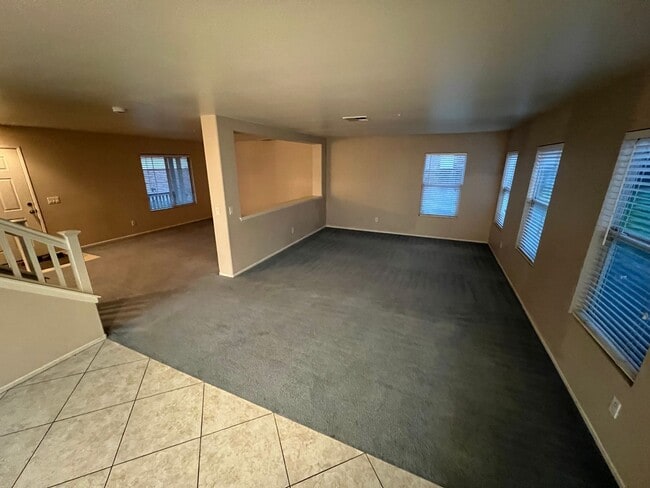 Building Photo - Spacious 3-Bedroom Home with Loft, 3-Car Garage & Large Backyard in Desirable South Loma Linda