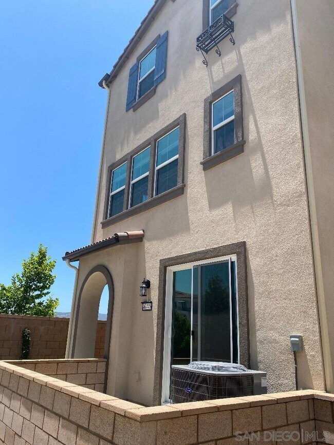 Foto del edificio - 40445 Melrose Dr