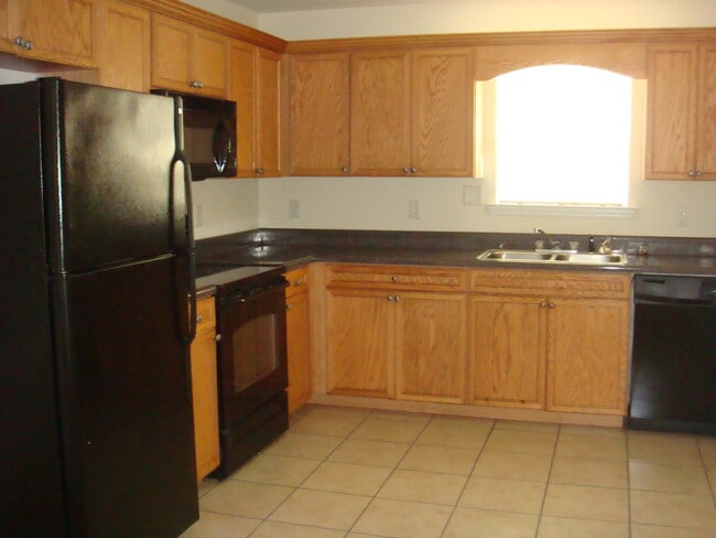 Building Photo - 1714 B Almond Tree Place