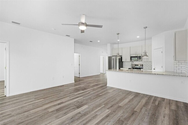 Building Photo - 4424 24th St SW