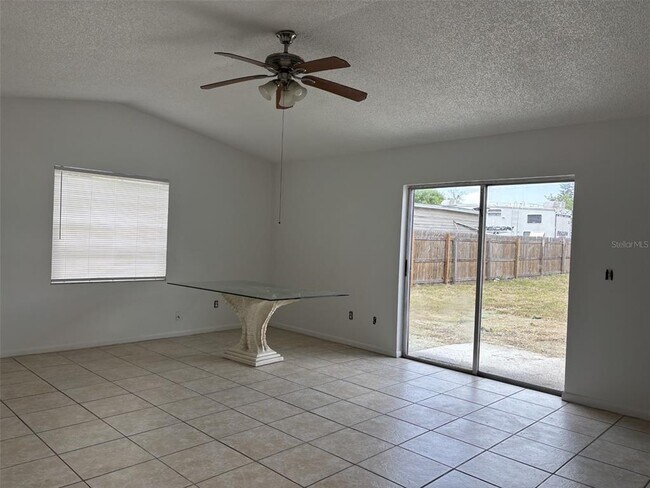 Building Photo - 2119 W Okaloosa Ave