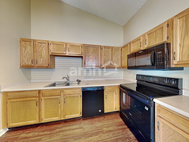 Foto del edificio - 15260 Fawn Meadow Dr