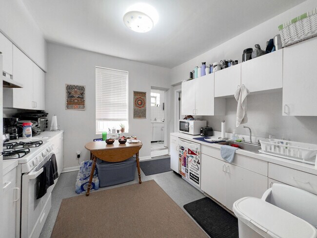 Foto del edificio - 2136 N Clifton Ave