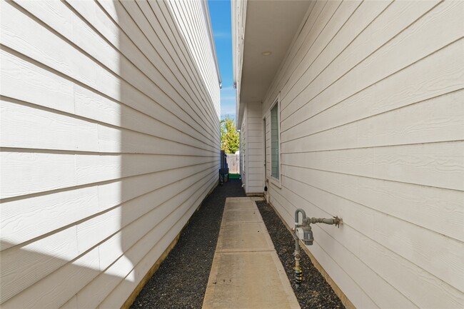 Foto del edificio - 819 W 19th St