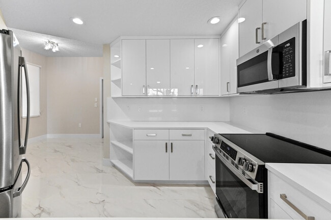Building Photo - 12510 Crystal Pointe Dr