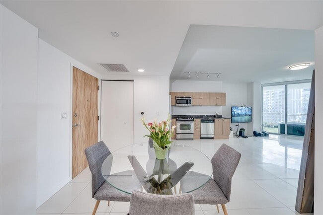 Foto del edificio - 350 S Miami Ave