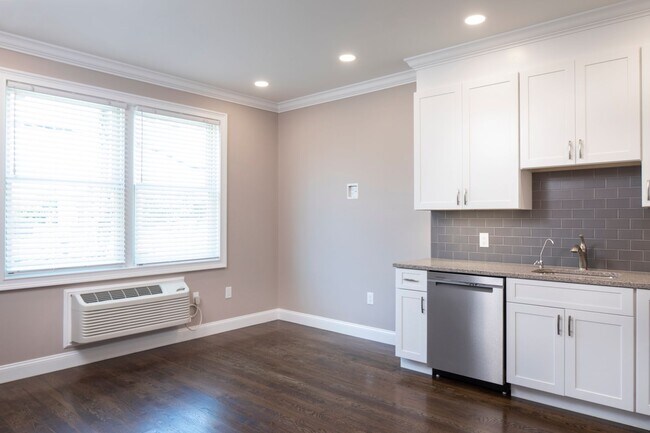 Foto del interior - North Washington Square @ Hickory: In-Unit Washer & Dryer, Cold Water, Fitness Center, Sauna, Bar...