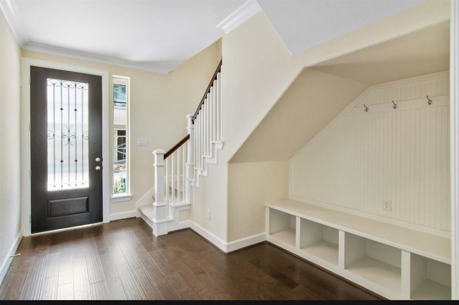 Building Photo - 9606 Knights Station Dr