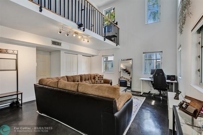 Foto del edificio - 816 SW 4th Ave