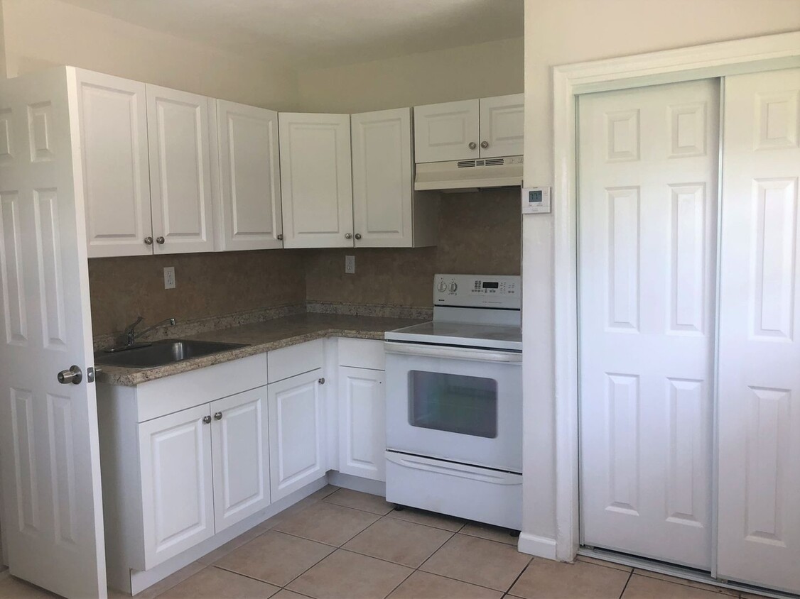 Foto principal - 4041 SW 23rd St