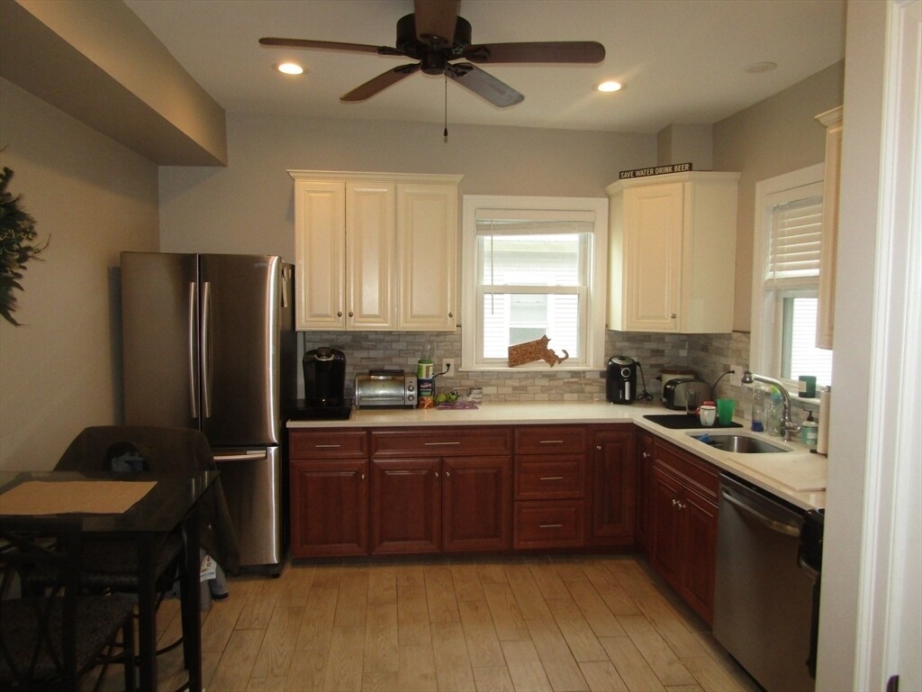 Foto principal - 581 Washington St