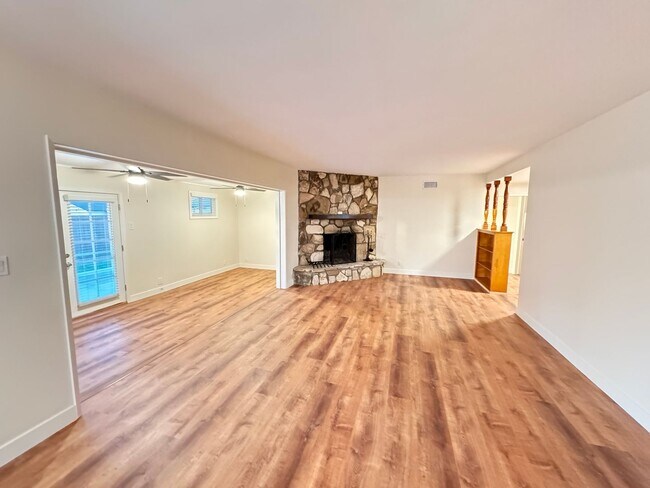 Building Photo - Discover your perfect home: Cozy 2 Bedroom...