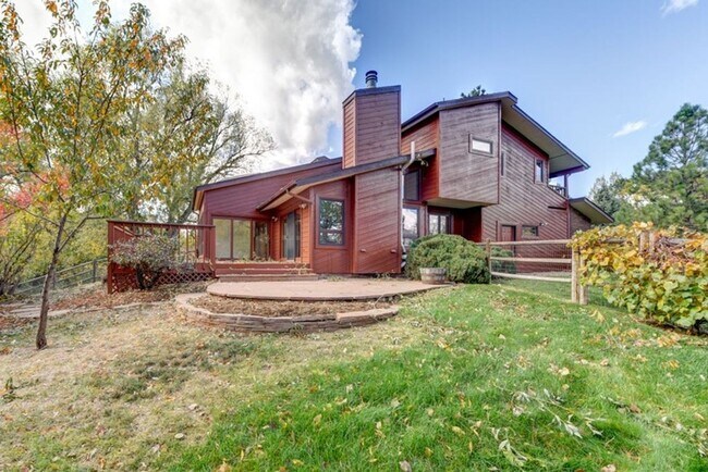 Building Photo - Secluded Luxury Living: Stunning 4-Bedroom...