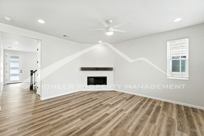 Building Photo - Spacious Home with 2-Car Garage and Centra...