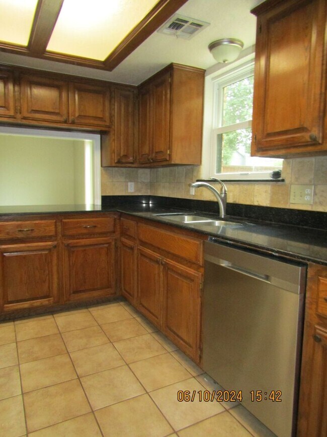Foto del edificio - Very nice two story home located in the Ki...