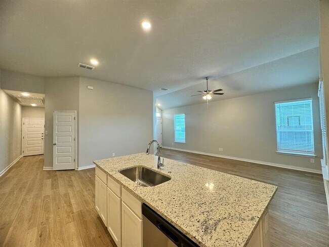 Building Photo - 820 Staglin St