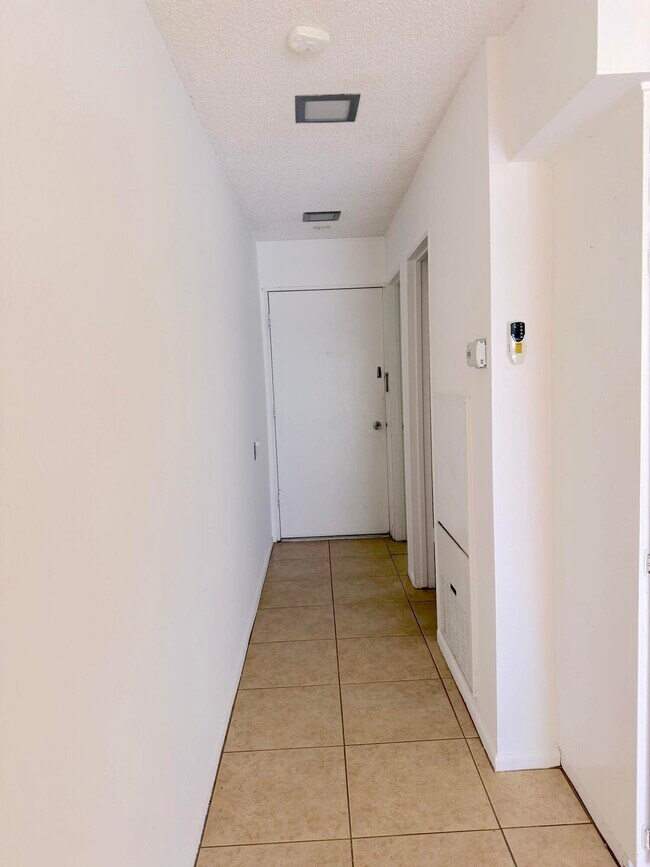 Building Photo - 1655 E Palm Canyon Dr