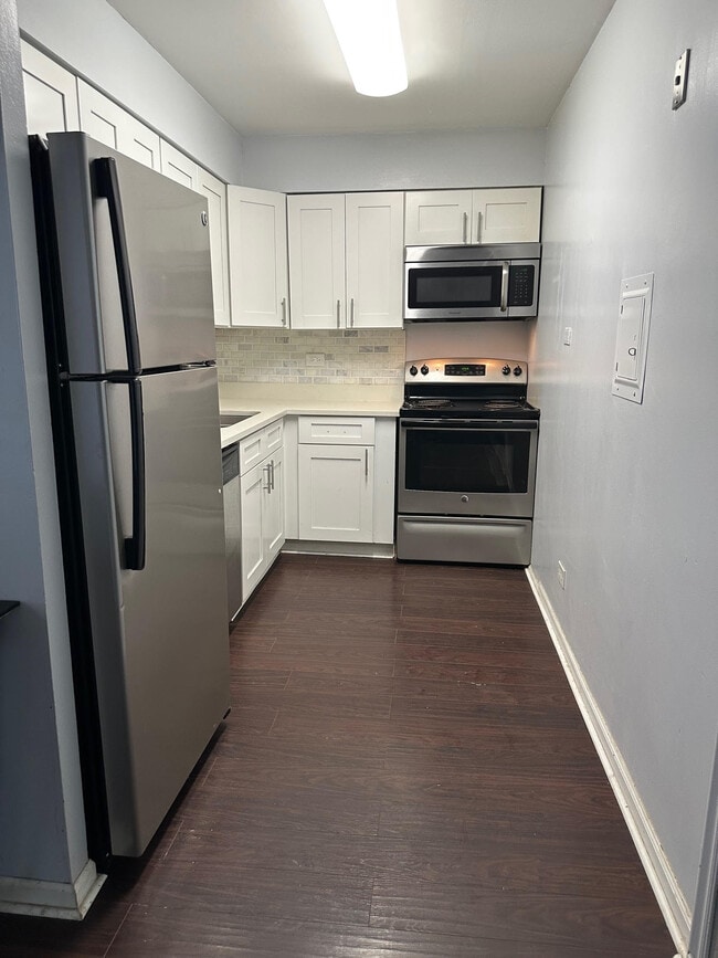 Foto del edificio - 3815 N Pine Grove Ave