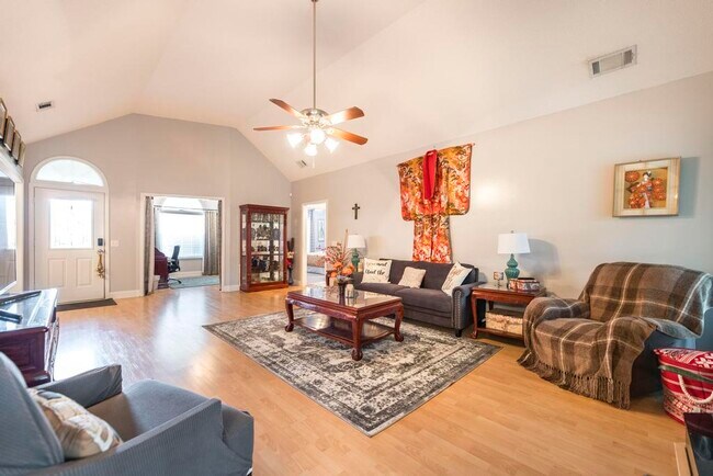 Foto del edificio - 131 Elsa Way