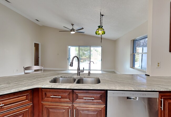 Building Photo - 276 Frances Ave