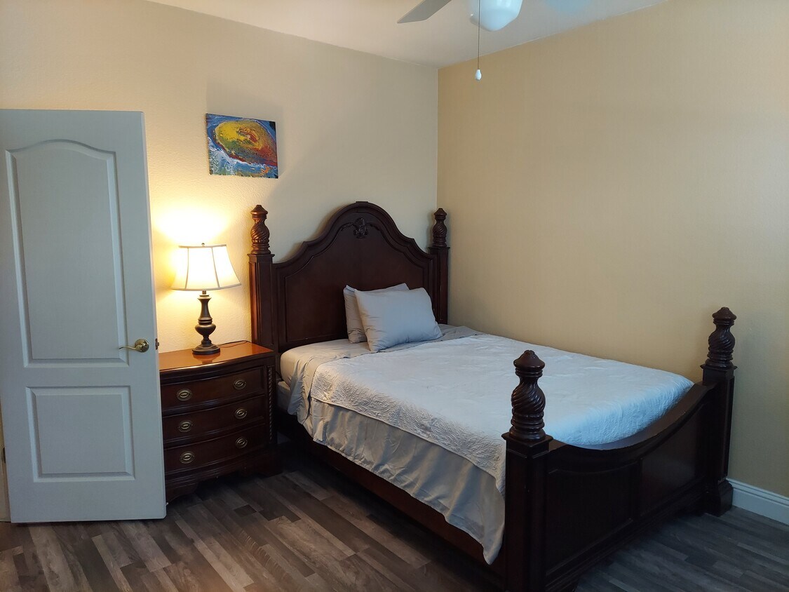 Foto del edificio - 1428 Redwood Dr