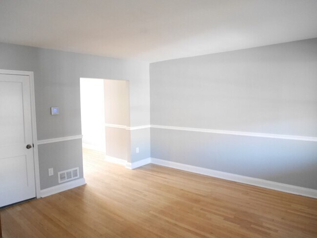 Building Photo - RENT SAVINGS OFFER! Cozy Two Bed/ Two Bath...