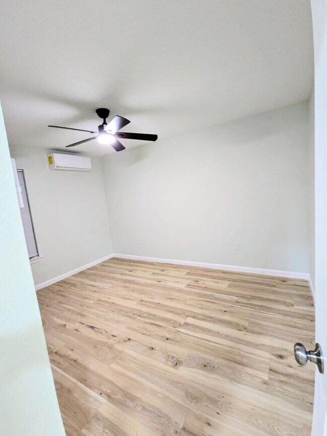 Foto del edificio - 401 Trichelle St