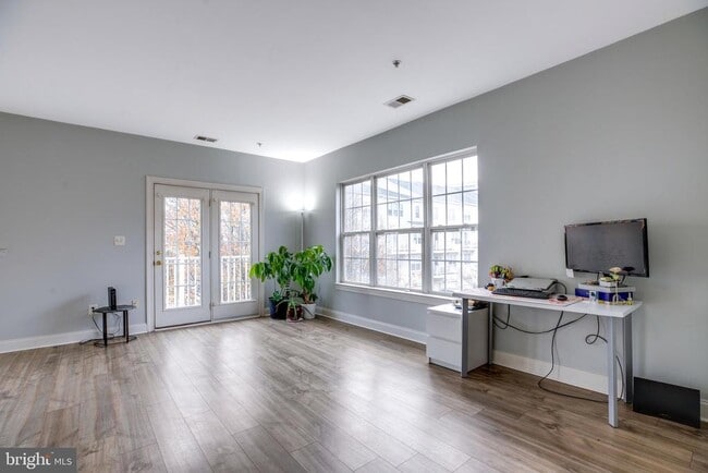 Foto del edificio - 8069 Gatehouse Rd