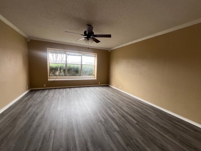 Foto del edificio - 3 Bedroom House READY TO GO!!