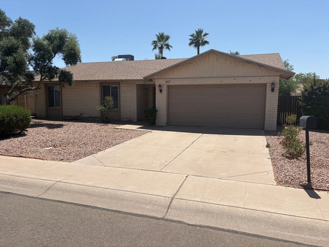 Enjoy Arizona living at its best in this updated 3-bedroom, 2-bath home with a private pool! - Enjoy Arizona living at its best in this updated 3-bedroom, 2-bath home with a private pool!