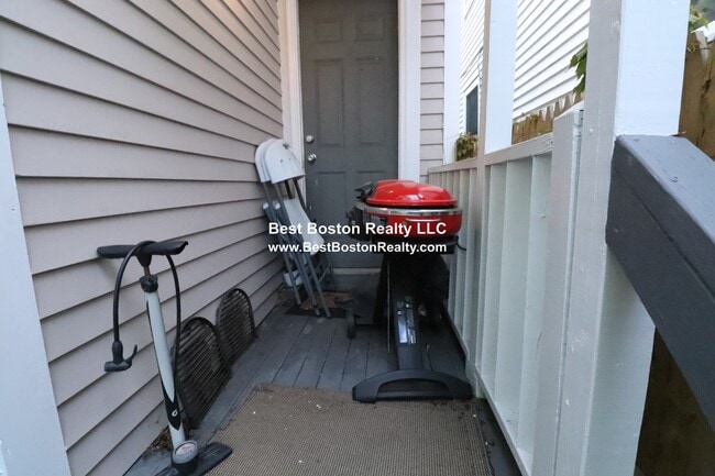 Building Photo - 429 Franklin St