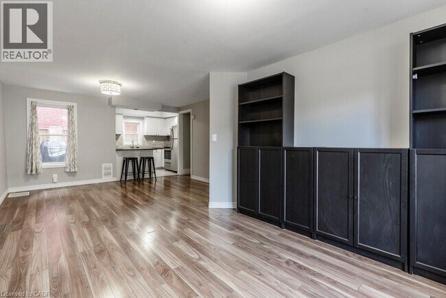 Building Photo - 35 Ferrie St W