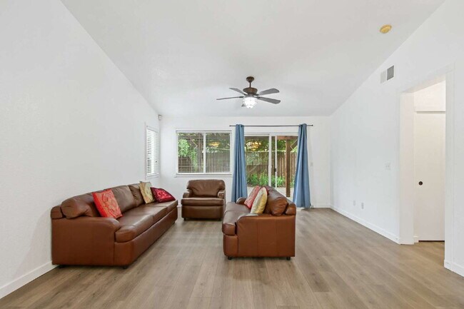 Foto del edificio - Updated Wildhorse Home | 2 Bed, 2 Bath | Corner Lot | Pets OK | W/D + Landscaping Included