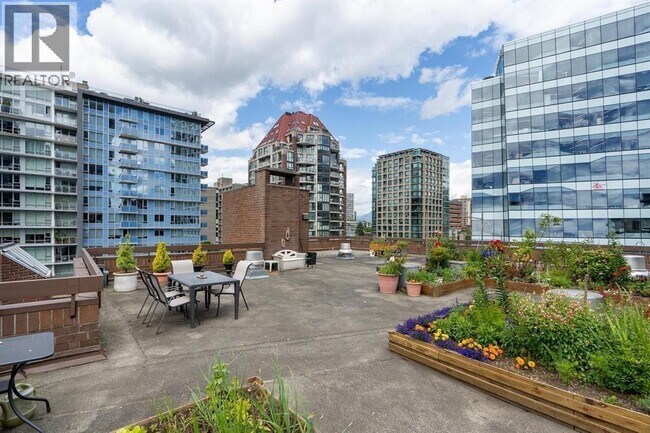 Photo du bâtiment - 950 Drake St