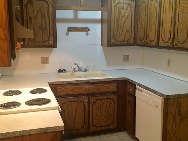 Building Photo - 3 br, 1.5 bath House - 927 S Lewis  Lane