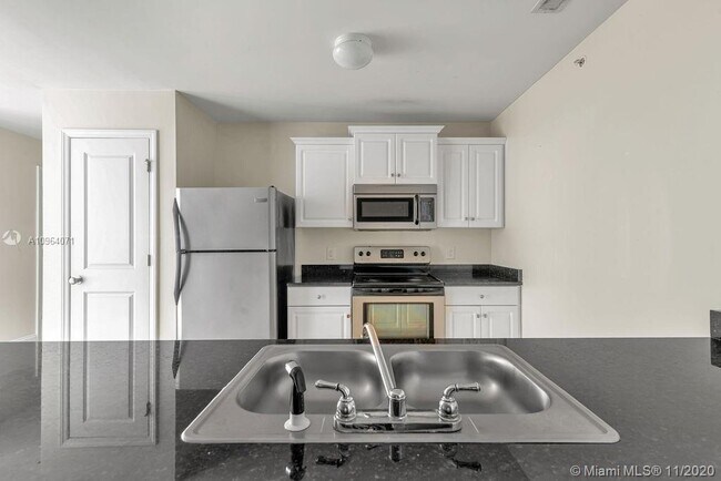 Building Photo - 280 Liberty Dr