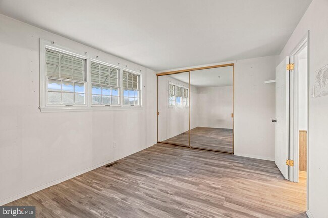 Building Photo - 3212 Birch Rd
