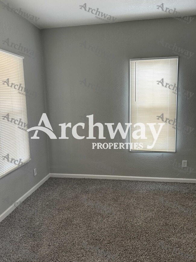 Building Photo - 911 S 11th St
