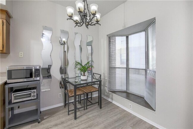 Foto del edificio - Furnished 1x1 North Campus Apartment on Guad