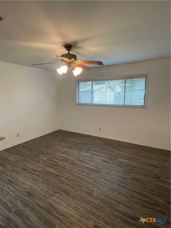 Building Photo - 218 Navajo Dr