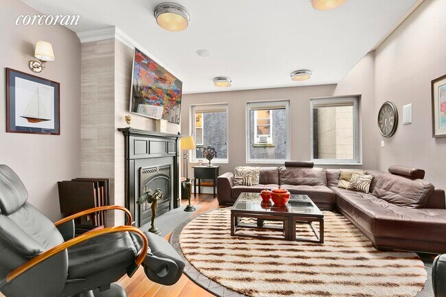 Building Photo - 368 E 69th St