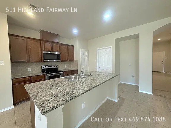 Building Photo - 511 Highland Fairway Ln