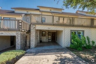 Building Photo - 307 Crestview