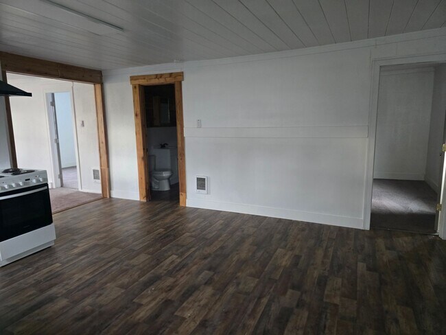 Building Photo - 17th St Duplex/Ariserem011