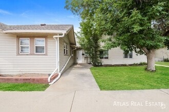 Building Photo - 861 Egbert St