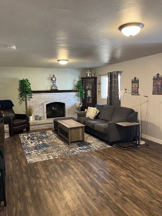 Foto principal - 6170 Castlewood Ln