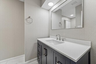 Building Photo - 995 Memorial Village Dr