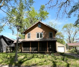 Building Photo - 506 S Poplar St